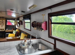Comfy Canal Boat in Little Venice by Paddington